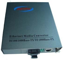 銳普RAYPU RP100-FE-SM-25單模光纖收發器產品圖賞 穩定傳輸的工業美學